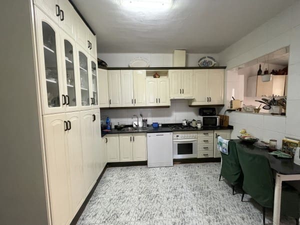 4 soveværelse Byhus til salg i Baza - € 370.800 (Ref: 8884872)