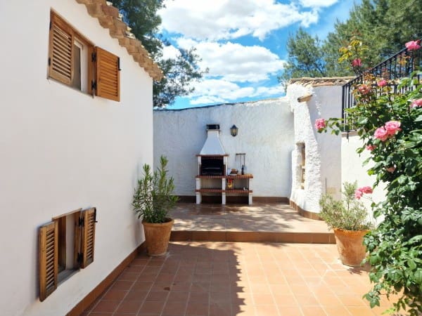 4 bedroom Semi-detached Villa for sale in Venta Micena with pool - € 225,000 (Ref: 9015677)