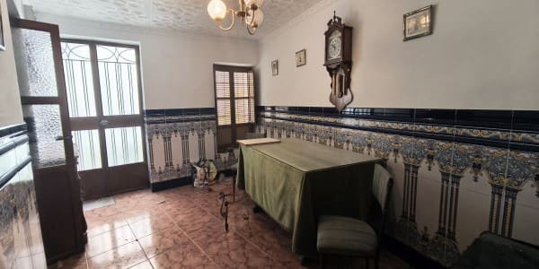 5 bedroom Villa for sale in Quesada - € 46,000 (Ref: 9019481)