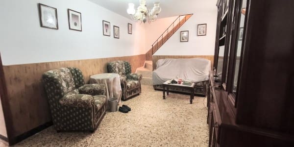 5 bedroom Villa for sale in Quesada - € 46,000 (Ref: 9019481)