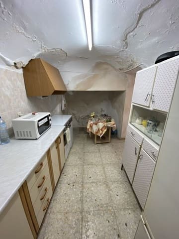 5 bedroom Cave House for sale in Benamaurel - € 80,000 (Ref: 9035522)