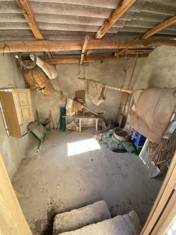 5 bedroom Cave House for sale in Benamaurel - € 80,000 (Ref: 9035522)