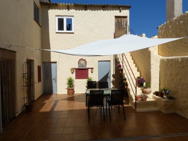 4 soveværelse Byhus til salg i Caniles - € 139.950 (Ref: 9043979)