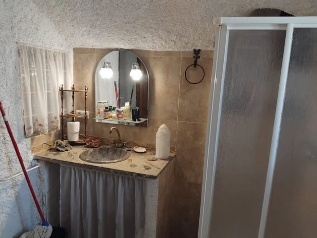 10 soveværelse Hulehus til salg i Baza - € 125.000 (Ref: 9059782)