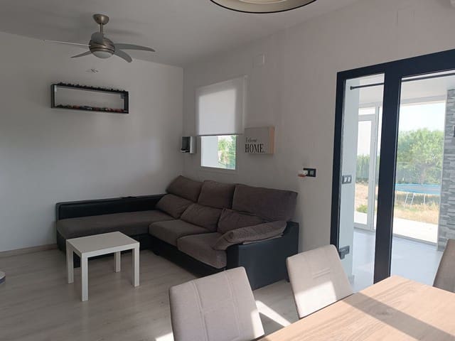 3 soveværelse Villa til salg i Gor med swimmingpool - € 264.000 (Ref: 9061051)