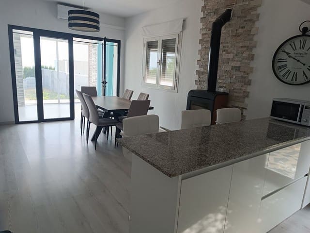 3 soveværelse Villa til salg i Gor med swimmingpool - € 264.000 (Ref: 9061051)