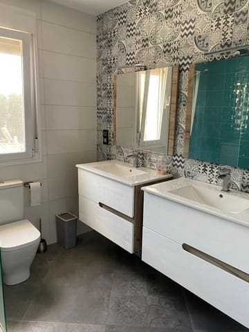 3 soveværelse Villa til salg i Gor med swimmingpool - € 264.000 (Ref: 9061051)