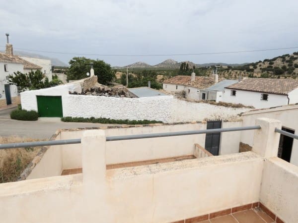 4 slaapkamer Halfvrijstaande villa te koop in Chirivel - € 68.500 (Ref: 9080703)