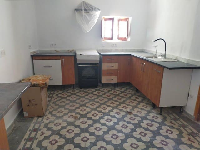 6 soveværelse Byhus til salg i Urrácal - € 79.950 (Ref: 9131902)