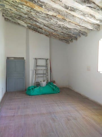 6 soveværelse Byhus til salg i Urracal - € 79.950 (Ref: 9131902)