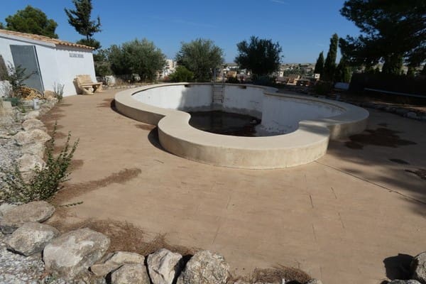 6 bedroom Hotel for sale in El Margen, Cúllar with pool - € 180,000 (Ref: 9221593)