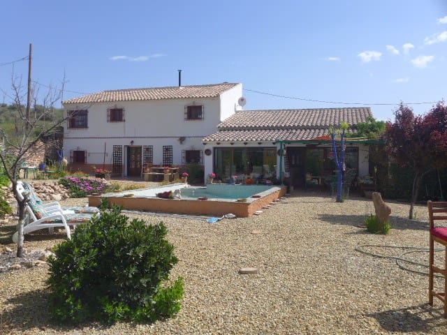 4 soveværelse Finca/Landehus til salg i El Margen med swimmingpool - € 295.000 (Ref: 9239302)