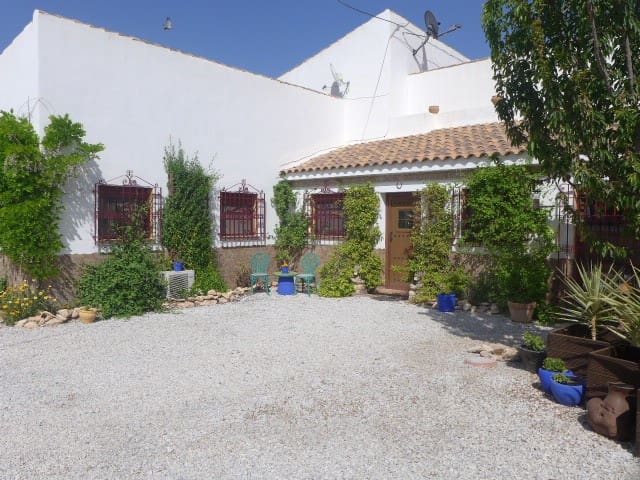 4 soveværelse Finca/Landehus til salg i El Margen med swimmingpool - € 295.000 (Ref: 9239302)