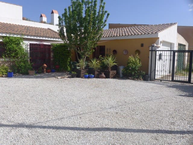 4 soveværelse Finca/Landehus til salg i El Margen med swimmingpool - € 295.000 (Ref: 9239302)