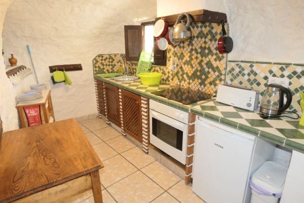 7 soveværelse Hulehus til salg i Castillejar - € 149.950 (Ref: 9240659)