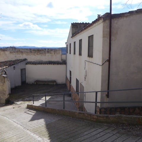 5 soverom Finca/Herregård til salgs i Quesada med svømmebasseng - € 105 000 (Ref: 9357851)