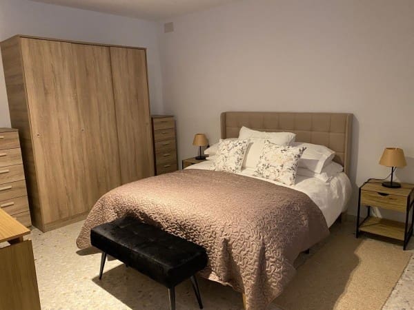 7 bedroom Commercial for sale in Huéscar - € 599,000 (Ref: 9426194)