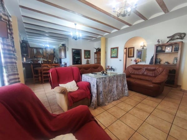 5 slaapkamer Finca/Landhuis te koop in Quesada met zwembad - € 284.000 (Ref: 9525073)