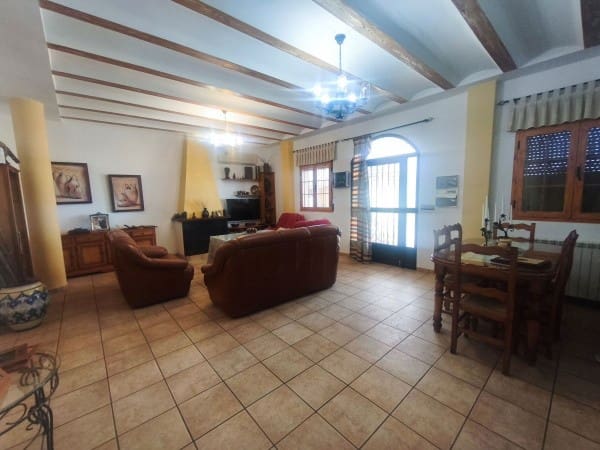 5 slaapkamer Finca/Landhuis te koop in Quesada met zwembad - € 284.000 (Ref: 9525073)