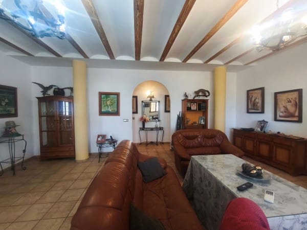 5 slaapkamer Finca/Landhuis te koop in Quesada met zwembad - € 284.000 (Ref: 9525073)