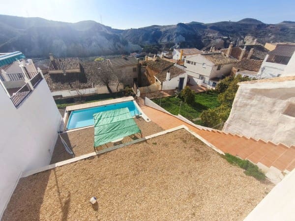 5 soveværelse Byhus til salg i Hinojares med swimmingpool - € 93.000 (Ref: 9525075)