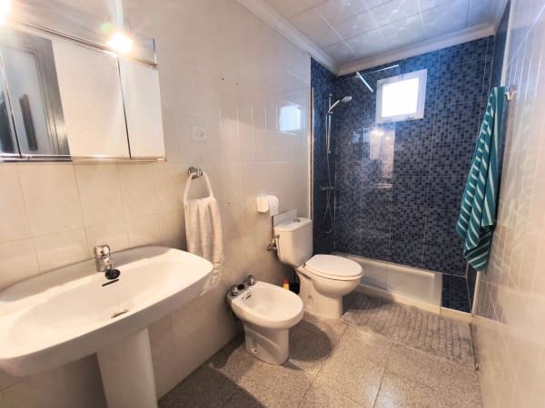 5 soveværelse Byhus til salg i Hinojares med swimmingpool - € 93.000 (Ref: 9525075)