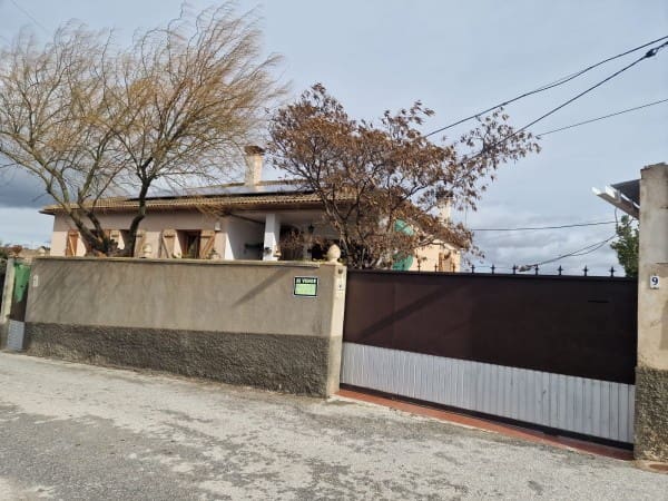 Chalet de 4 habitaciones en Cúllar en venta - 329.600 € (Ref: 9562185)