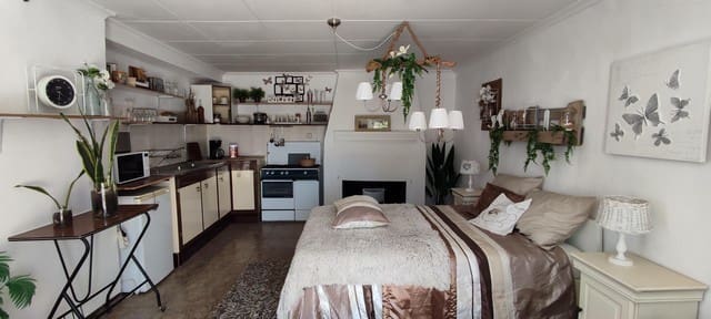 5 bedroom Semi-detached Villa for sale in Las Vertientes with pool - € 149,000 (Ref: 9618442)