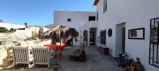 5 bedroom Semi-detached Villa for sale in Las Vertientes with pool - € 149,000 (Ref: 9618442)