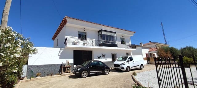5 bedroom Semi-detached Villa for sale in Las Vertientes, Cúllar with pool - € 149,000 (Ref: 9618442)