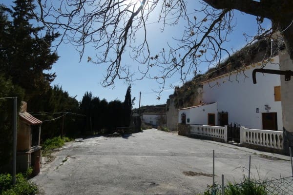 4 slaapkamer Grotwoning te koop in Cortes de Baza - € 90.000 (Ref: 9651107)