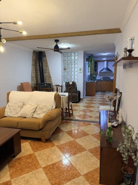 3 bedroom Semi-detached Villa for sale in Benamaurel - € 95,000 (Ref: 9685983)