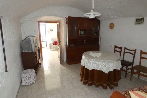 8 bedroom Cave House for sale in Cortes de Baza - € 96,000 (Ref: 9731205)