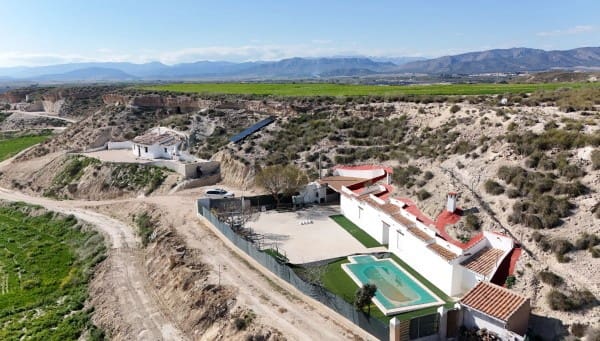 4 soveværelse Hulehus til salg i Galera med swimmingpool - € 210.000 (Ref: 9733746)