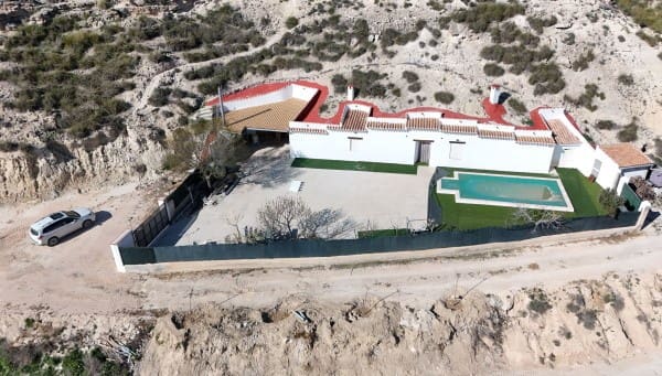 4 soveværelse Hulehus til salg i Galera med swimmingpool - € 210.000 (Ref: 9733746)