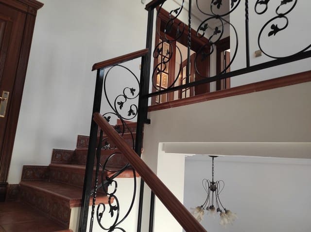 10 sypialnia Willa na sprzedaż w Cela - 625 000 € (Ref: 9765118)