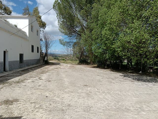 5 slaapkamer Finca/Landhuis te koop in Benamaurel met zwembad - € 210.000 (Ref: 9772494)