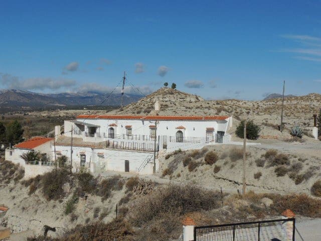 Casa Cueva de 5 habitaciones en Castilléjar en venta - 79.950 € (Ref: 9802781)