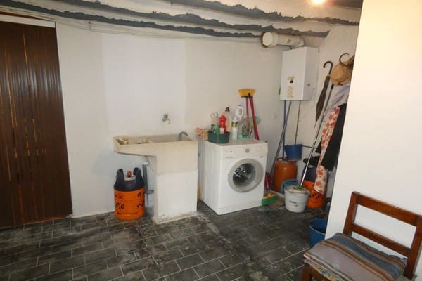 8 bedroom Townhouse for sale in Huescar - € 145,000 (Ref: 9823123)