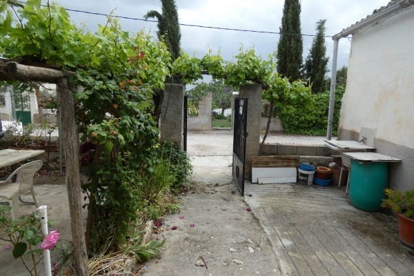 6 bedroom Cave House for sale in Cortes de Baza - € 66,000 (Ref: 9824255)