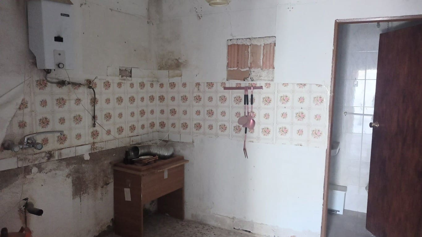 4 slaapkamer Huis te koop in Larva - € 43.950 (Ref: 9850472)