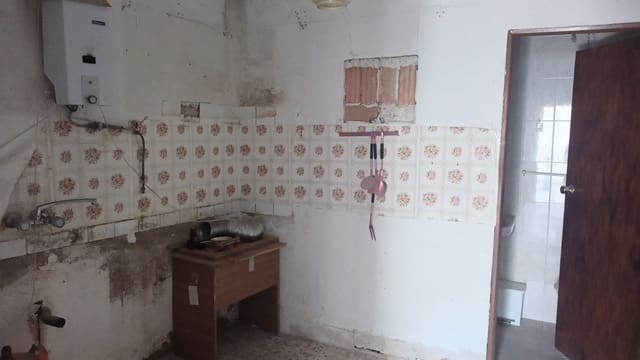 4 slaapkamer Huis te koop in Larva - € 43.950 (Ref: 9850472)