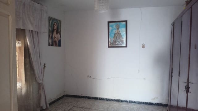 4 slaapkamer Huis te koop in Larva - € 43.950 (Ref: 9850472)