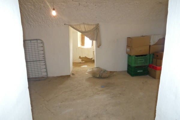 8 bedroom Cave House for sale in Cortes de Baza - € 65,000 (Ref: 9863903)