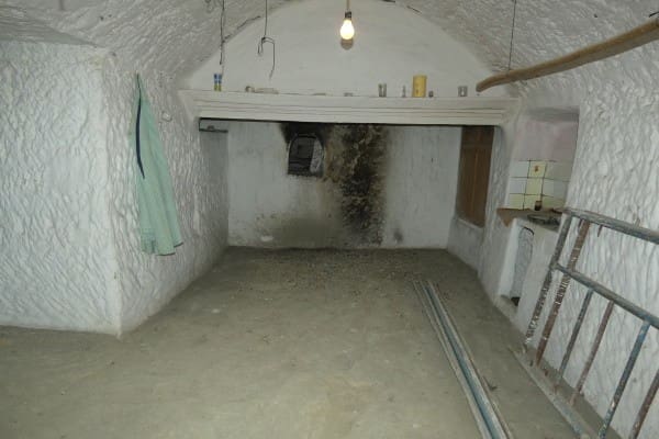 8 bedroom Cave House for sale in Cortes de Baza - € 65,000 (Ref: 9863903)