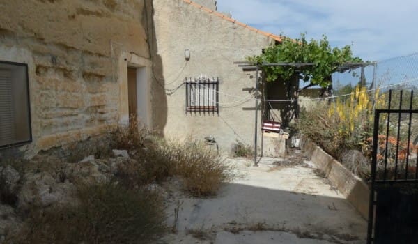 8 bedroom Cave House for sale in Cortes de Baza - € 65,000 (Ref: 9863903)