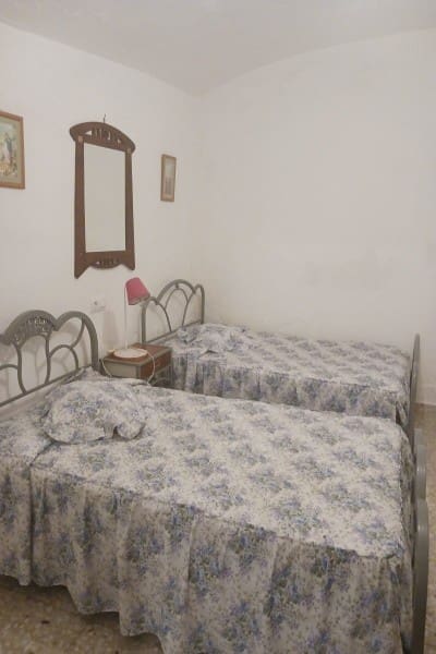 6 bedroom Cave House for sale in Cortes de Baza - € 155,000 (Ref: 9895346)