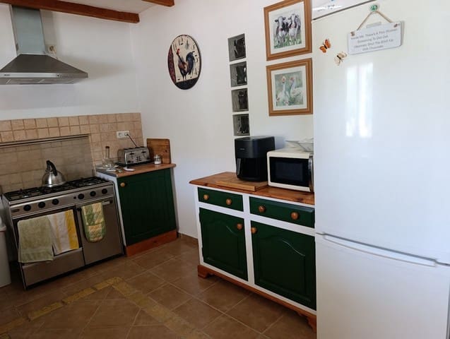 4 soveværelse Finca/Landehus til salg i Zujar med swimmingpool garage - € 166.000 (Ref: 9946786)