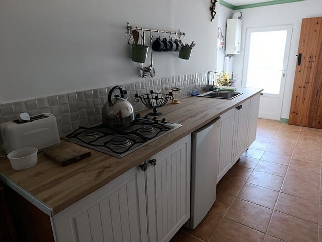 4 soveværelse Finca/Landehus til salg i Zujar med swimmingpool garage - € 166.000 (Ref: 9946786)