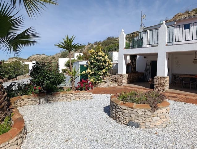 4 soveværelse Finca/Landehus til salg i Zujar med swimmingpool garage - € 166.000 (Ref: 9946786)